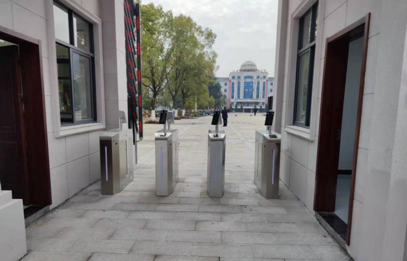 鐵軍智能學校測溫人臉閘機，助力校園科技防疫