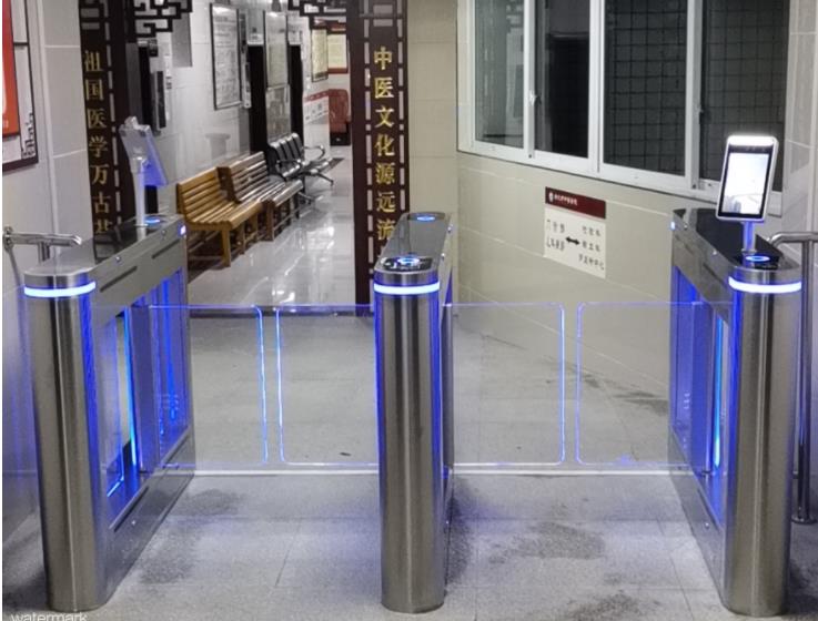 醫院自助核驗人臉測溫閘機，健康碼防疫閘機的應用