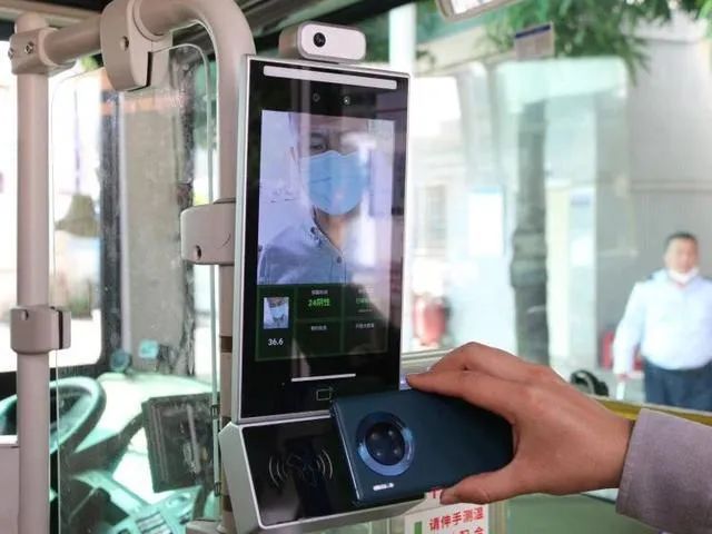 防疫電子哨兵配健康碼閘機，硬核抗疫