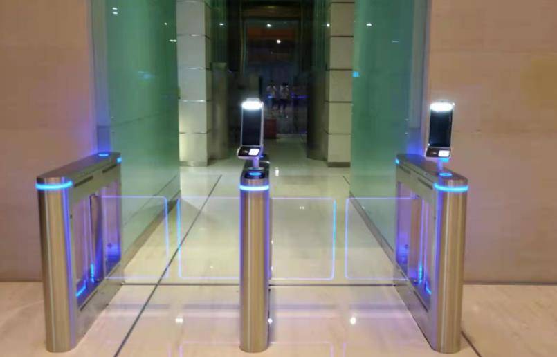 鐵軍智能數字哨兵（健康核驗人臉識別測溫一體機）特點