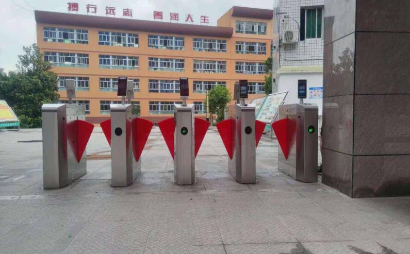 測溫人臉識別健康碼一體機，助力校園疫情防控