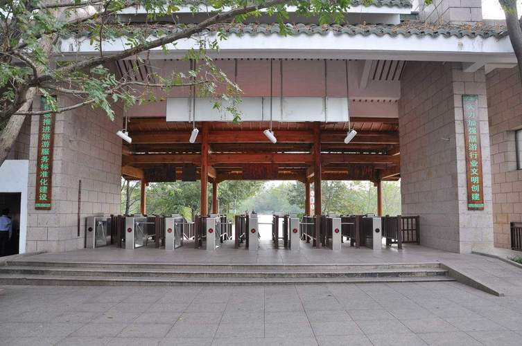 景區(qū)智能化票務(wù)系統(tǒng)如何搭配閘機(jī)?