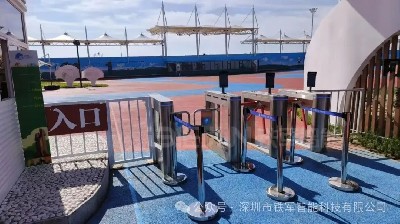 人臉識(shí)別人行通道擺閘有效提高工廠考勤記錄的準(zhǔn)確性