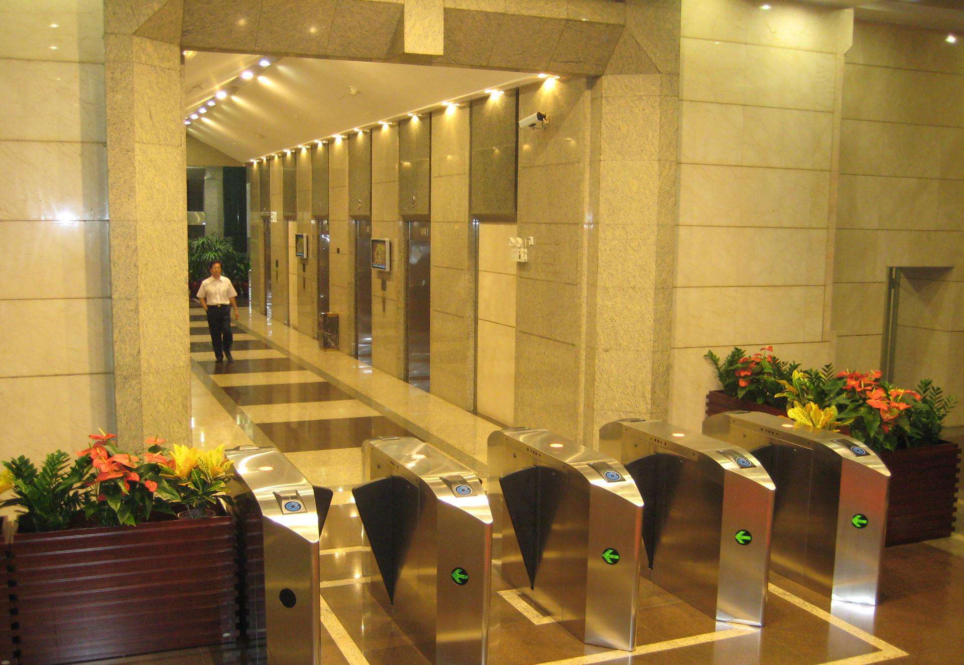 深圳閘機廠家講解高檔翼閘的功能應用