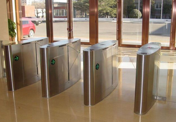 翼閘上電后擺臂來回轉動或開閘后不限位