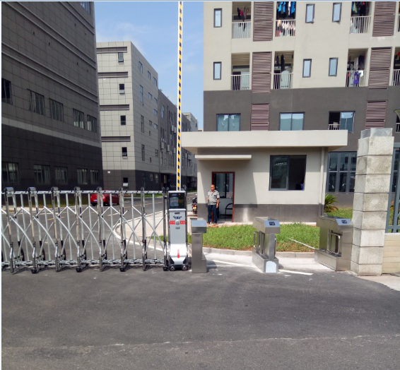 四川瀘州臨港工業園-擺閘閘機工程項目