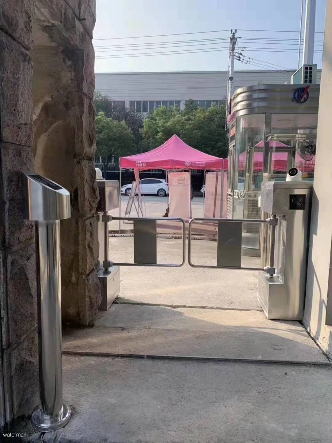 麗水合力革業—通道閘+攝像頭抓拍