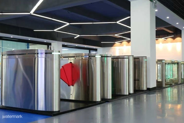 智能通道閘   鐵軍智能通道閘成為公共場(chǎng)所安防管理好幫手！