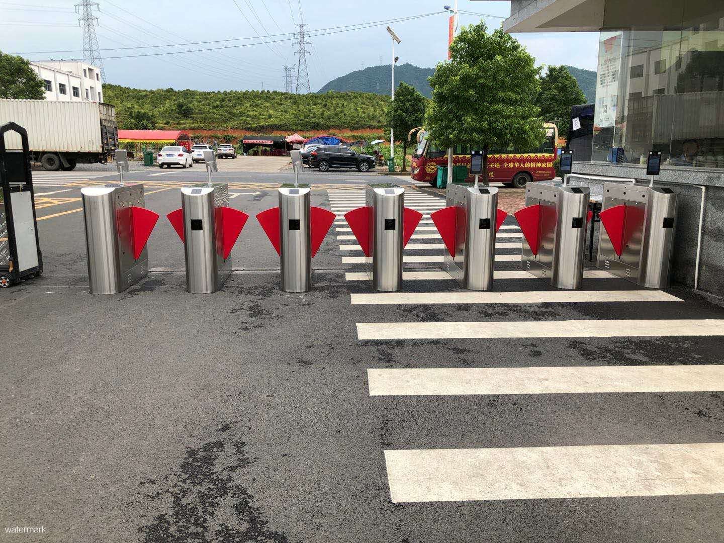 湖南斜面圓弧翼閘+動態人臉識別案例