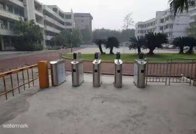 校園人臉識別閘機系統組成