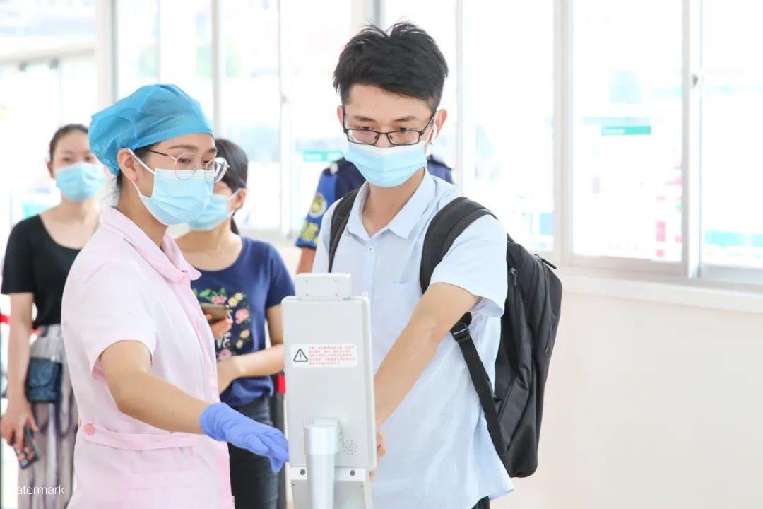  鐵軍智能助力龍華區(qū)人民醫(yī)院，通過(guò)“掃碼閘機(jī)”入院，