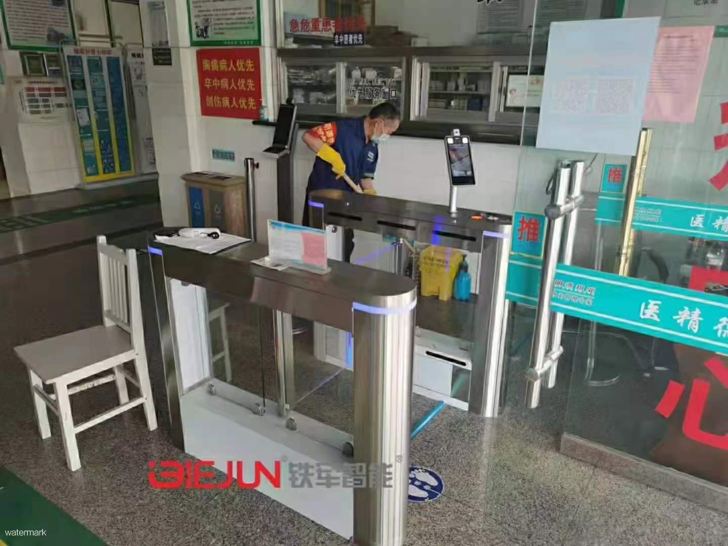 八閩通健康碼測溫一體閘機為福建精準防疫