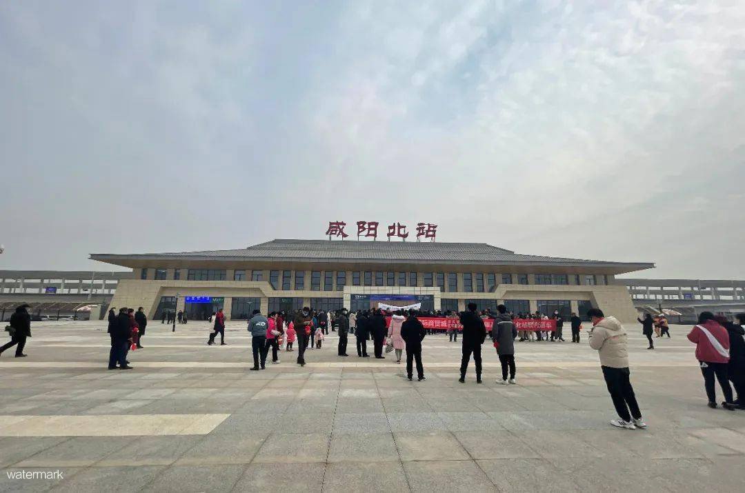 陜西省咸陽北站——豪華斜八角防疫智能閘機項目