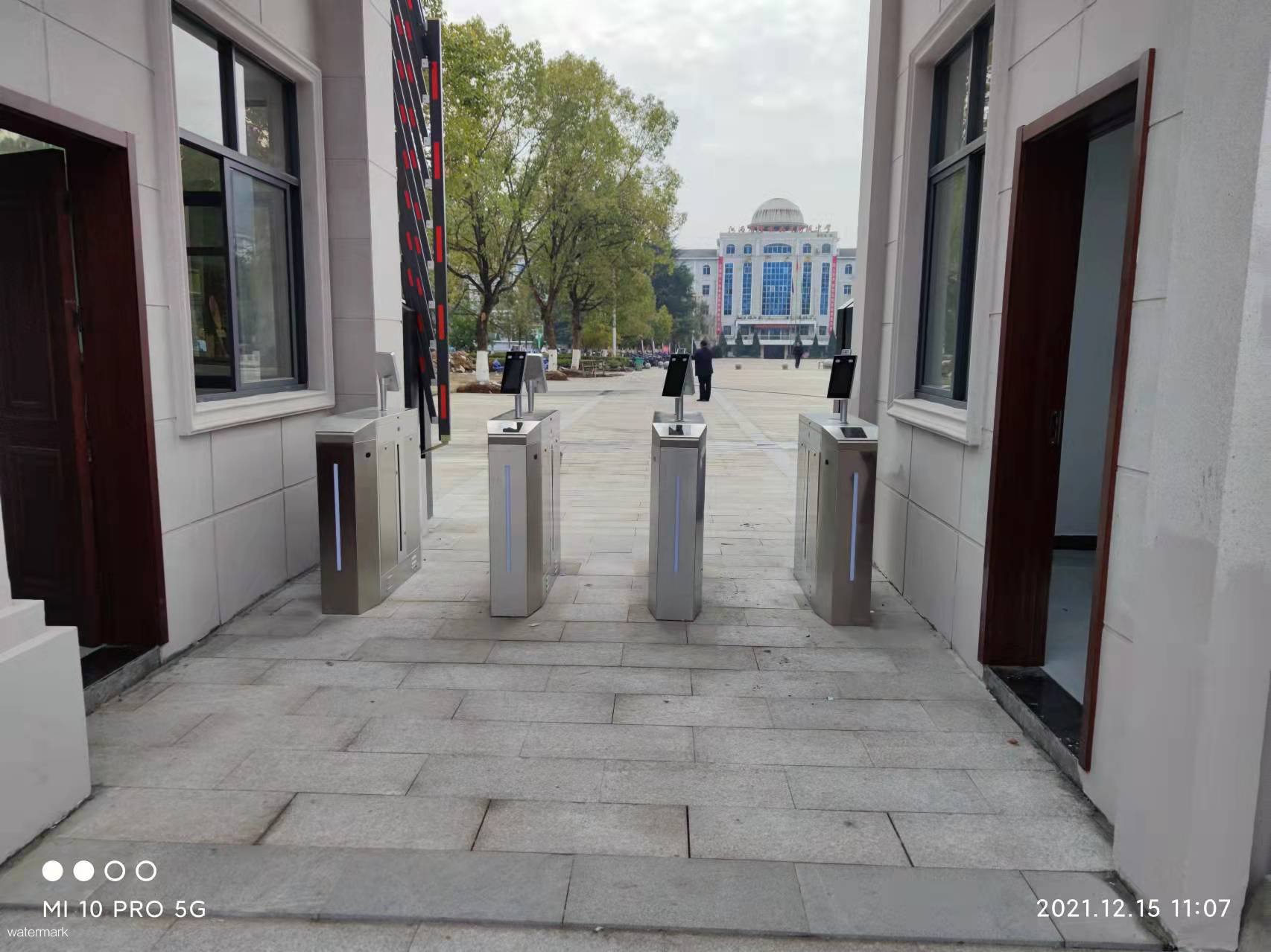 人臉識(shí)別閘機(jī)助力校園健康管理