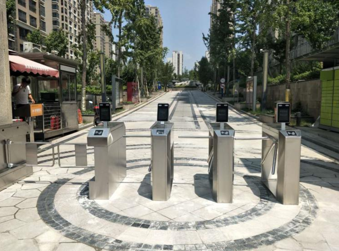 電子哨兵健康碼核驗閘機為社區提高防疫效率