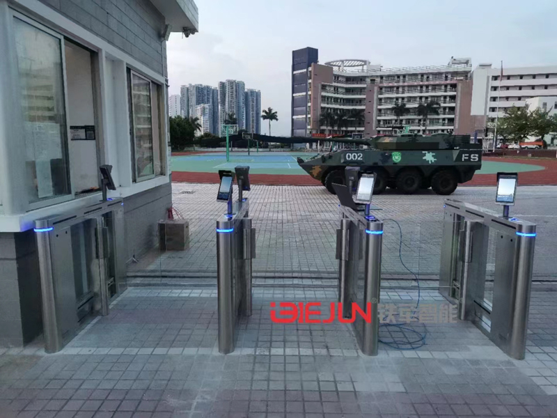 校園人臉識(shí)別閘機(jī)怎么錄入人臉信息？