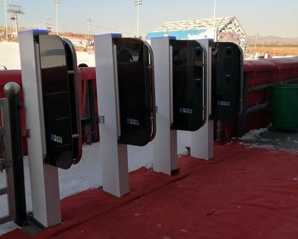 安裝在景區戶外的人行通道閘機需要具備哪些功能？