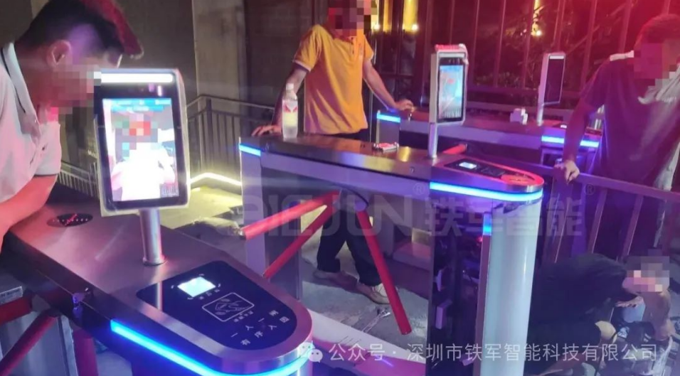 博物館入口三輥閘閘機同步控制進館人數