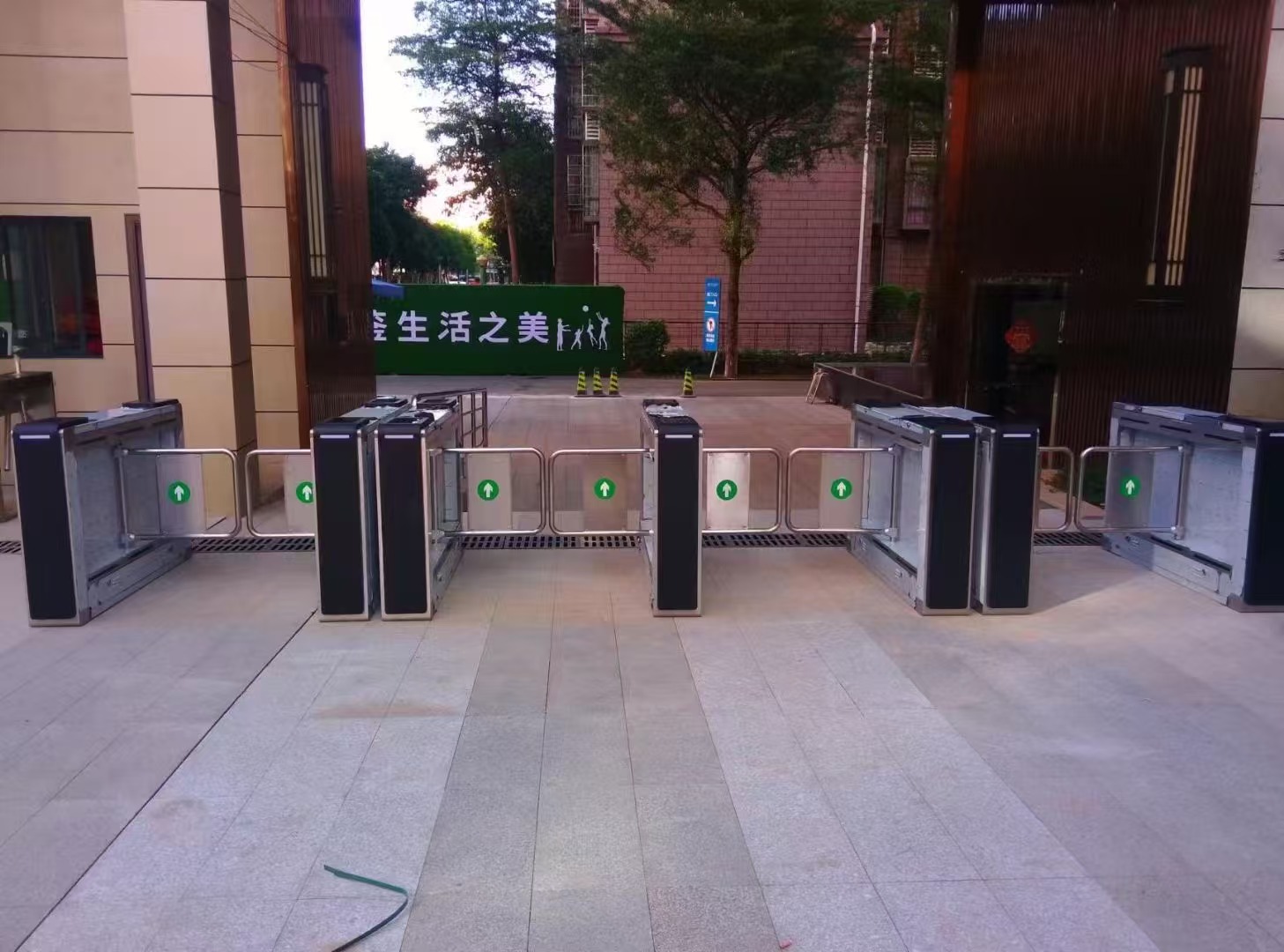 小區高端擺閘的介紹