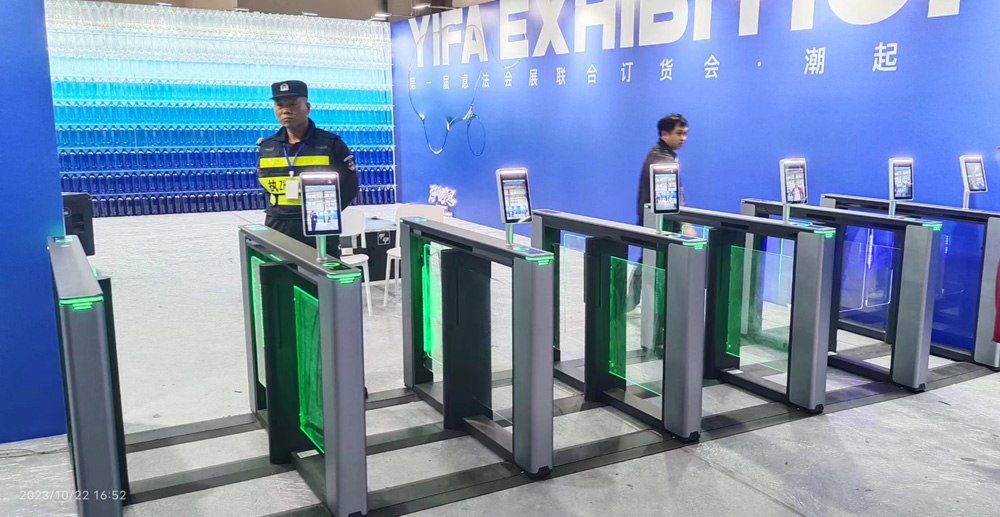 安裝小區(qū)校園景區(qū)寫字樓人行通道閘找哪家靠譜？深圳鐵軍智能值得信賴