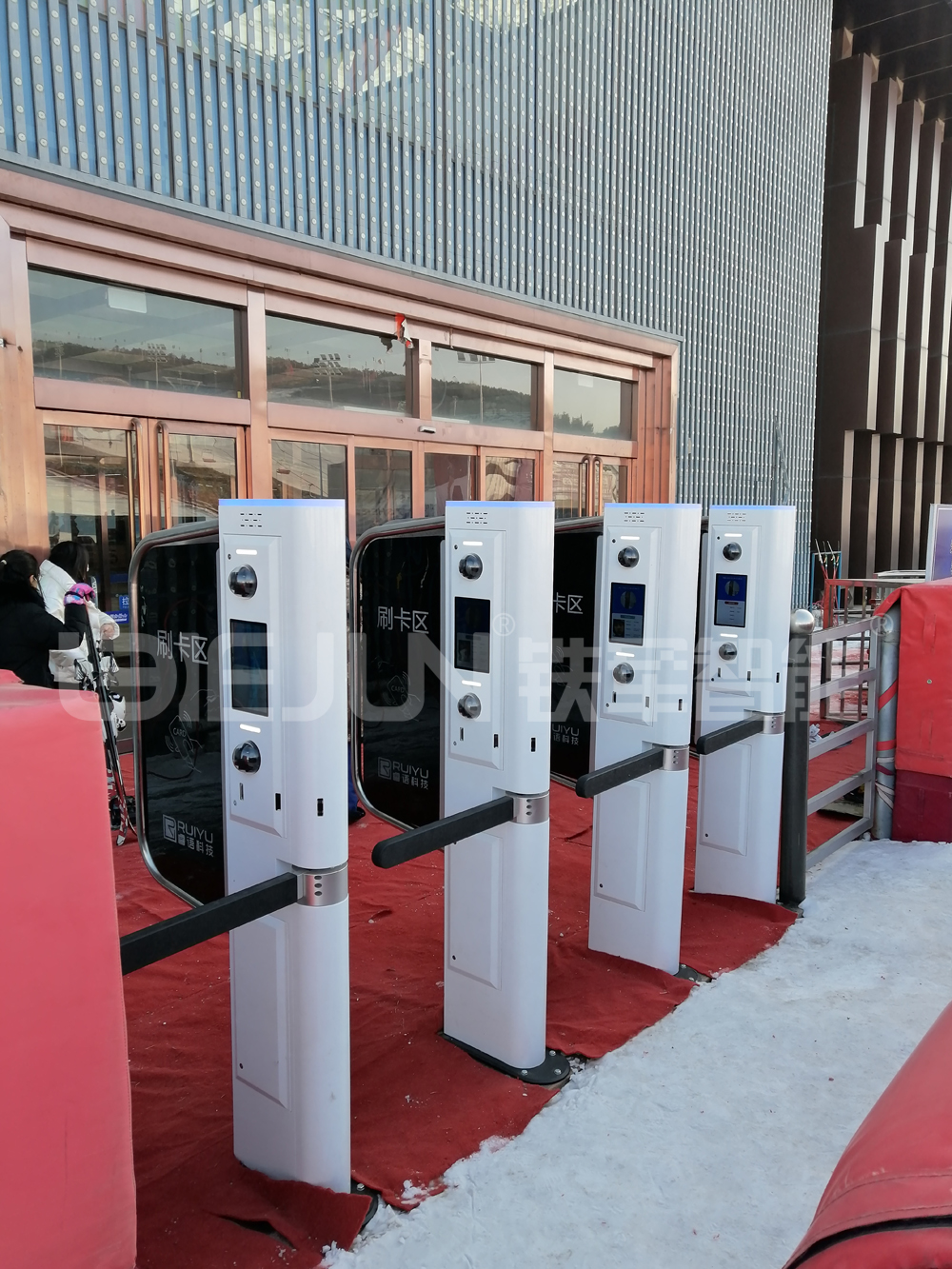 滑雪場閘機價格解析-鐵軍智能提供高性價比方案
