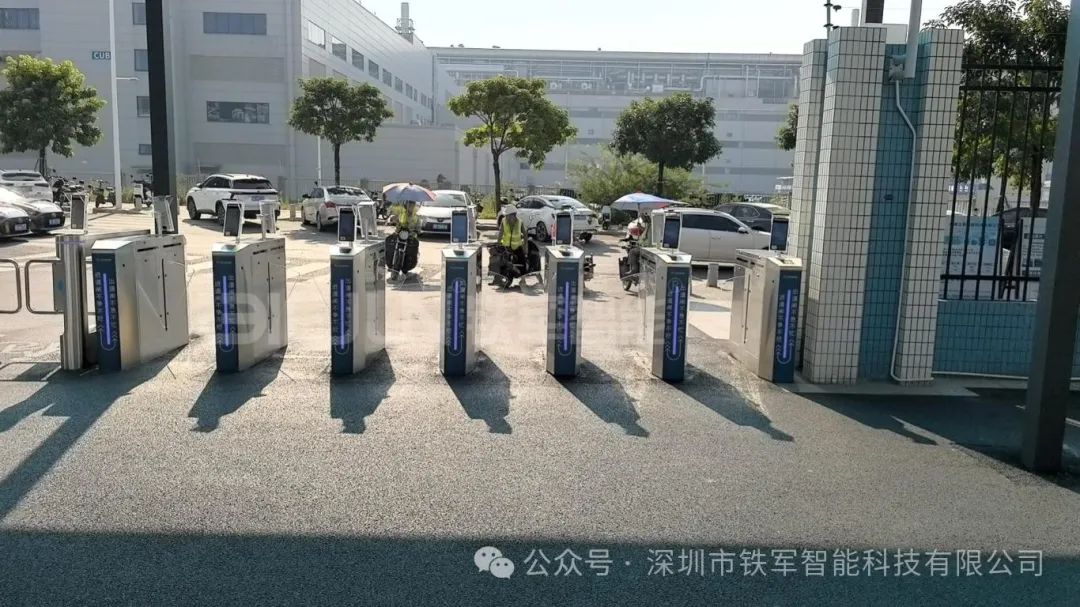 人行通道閘機在生產時應該考慮人員通行的安全性